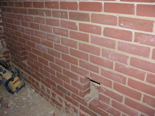 images/Oil_House/15 - Hollow walls drains.jpg
